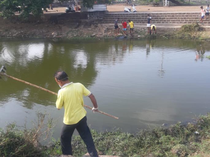 Rankala lovers clean Rankala area | रंकाळाप्रेमींनी तांबट कमान, रंकाळा परिसर केला स्वच्छ