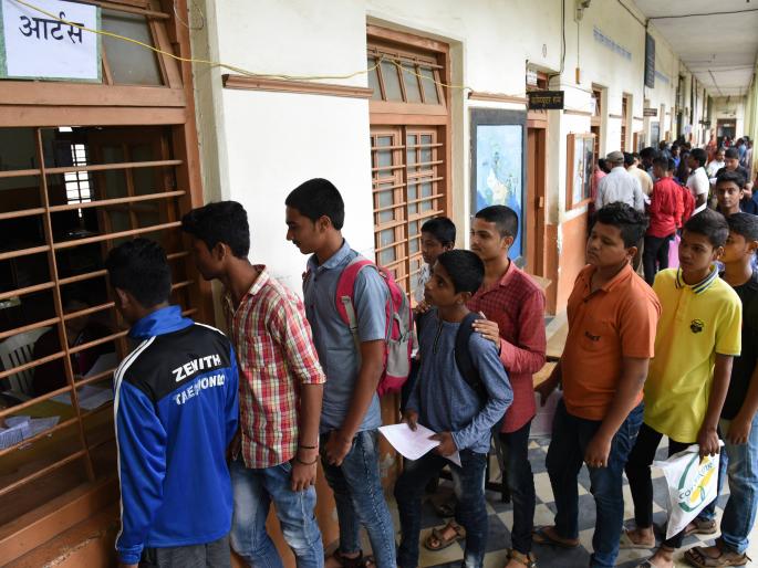 Kolhapur: Eleventh admission process; Delivery of 1604 applications the next day | कोल्हापूर : अकरावी प्रवेश प्रक्रिया; दुसऱ्या दिवशी १६०४ अर्जांचे वितरण Kolhapur: Eleventh admission process; Delivery of 1604 applications the next day | कोल्हापूर : अकरावी प्रवेश प्रक्रिया; दुसऱ्या दिवशी १६०४ अर्जांचे वितरण
