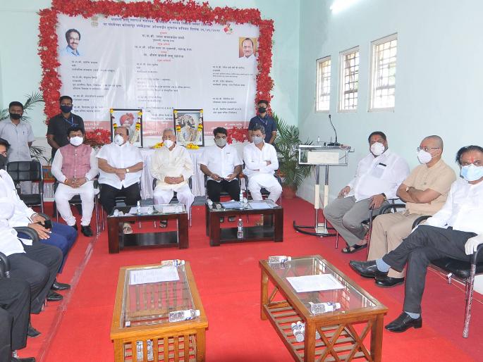 The government should provide more space for the updated sub-center of Sarathi: MP Sambhaji Raje | सारथीच्या अद्ययावत उपकेंद्रासाठी सरकारने आणखी जागा द्यावी : खासदार संभाजीराजे The government should provide more space for the updated sub-center of Sarathi: MP Sambhaji Raje | सारथीच्या अद्ययावत उपकेंद्रासाठी सरकारने आणखी जागा द्यावी : खासदार संभाजीराजे