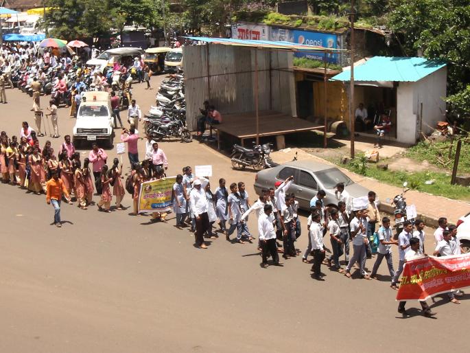 Non-subsidized school action committee marches on the function of the Collector | विनाअनुदानित शाळा कृती समितीचा जिल्हाधिकारी कार्यावर मोर्चा