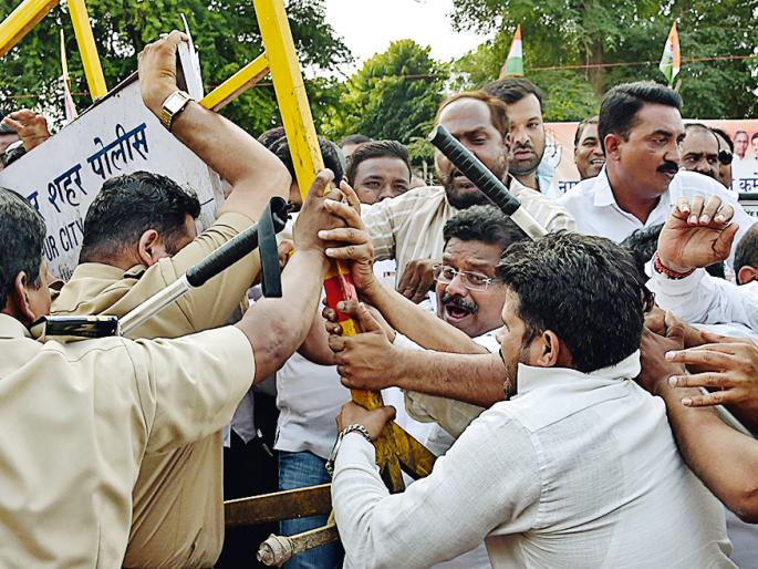 Congress splinter against hike | दरवाढी विरोधात काँग्रेसचा भडका Congress splinter against hike | दरवाढी विरोधात काँग्रेसचा भडका