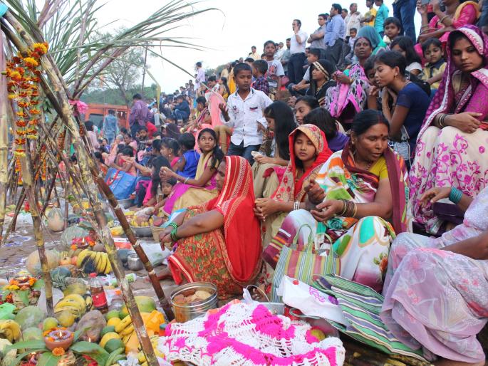Panchaganga Kothi Chhath Puja Prasad in Kolhapur | कोल्हापुरात पंचगंगा काठी छठपूजा उत्साहात Panchaganga Kothi Chhath Puja Prasad in Kolhapur | कोल्हापुरात पंचगंगा काठी छठपूजा उत्साहात