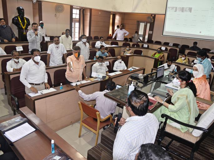 Municipal meeting: Kharapatti from water strip concession | महापालिका सभा : पाणीपट्टी सवलतीवरून खरडपट्टी Municipal meeting: Kharapatti from water strip concession | महापालिका सभा : पाणीपट्टी सवलतीवरून खरडपट्टी