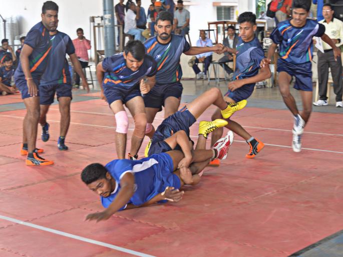 Nagpur, Wardha, Amravati, team of 10 Universities in next round- Shivaji University starts western divisional Kabaddi | नागपूर, वर्धा, अमरावतीसह दहा विद्यापीठांचे संघ पुढील फेरीत -शिवाजी विद्यापीठात पश्चिम विभागीय कबड्डीला प्रारंभ Nagpur, Wardha, Amravati, team of 10 Universities in next round- Shivaji University starts western divisional Kabaddi | नागपूर, वर्धा, अमरावतीसह दहा विद्यापीठांचे संघ पुढील फेरीत -शिवाजी विद्यापीठात पश्चिम विभागीय कबड्डीला प्रारंभ