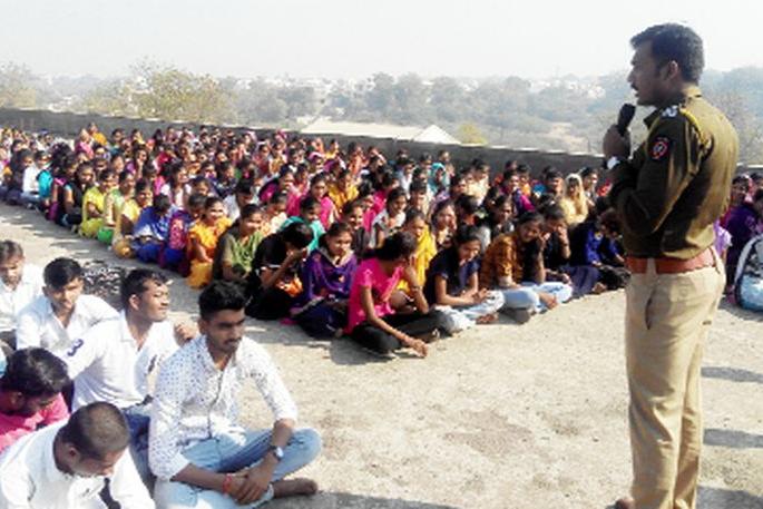 Tips for Success by Tribal Children and Girls | आदिवासी मुला-मुलींना दिल्या यशाच्या टिप्स्