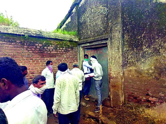 Raid on warehouse at Akoli Jahagir; 1700 quintals of ration grains seized | अकोली जहागीर येथे गोदामावर छापा; १७०० क्विंटल रेशन धान्य जप्त Raid on warehouse at Akoli Jahagir; 1700 quintals of ration grains seized | अकोली जहागीर येथे गोदामावर छापा; १७०० क्विंटल रेशन धान्य जप्त