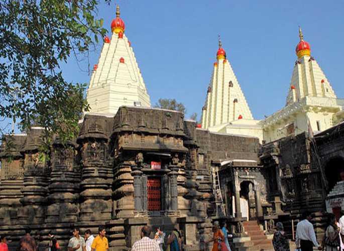 CCTV cameras again in Amabai Devi's house | अंबाबाई देवीच्या गाभाऱ्यात पुन्हा सीसीटीव्ही कॅमेऱ्यांची नजर CCTV cameras again in Amabai Devi's house | अंबाबाई देवीच्या गाभाऱ्यात पुन्हा सीसीटीव्ही कॅमेऱ्यांची नजर