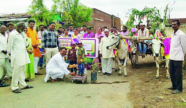 Padya Pujaan of the students made by the Speaker | सभापतींनी केले विद्यार्थ्यांचे पाद्यपूजन