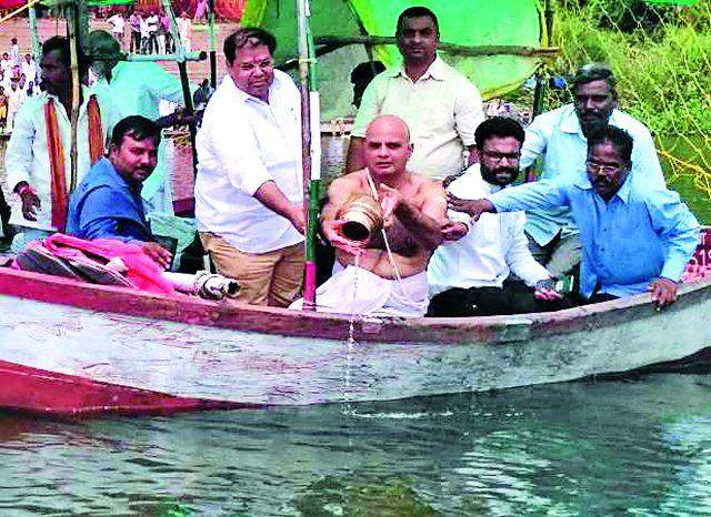 Vajpayee's bone dissolved in Kondanaypur | कौंडण्यपुरात वाजपेयींच्या अस्थी विसर्जित Vajpayee's bone dissolved in Kondanaypur | कौंडण्यपुरात वाजपेयींच्या अस्थी विसर्जित