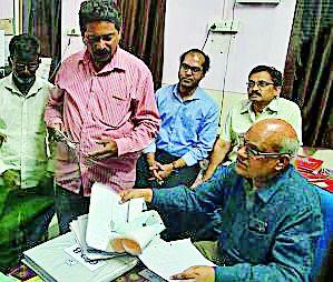 The death of the patient, the doctor's negligence charges | रुग्णाचा मृत्यू, डॉक्टरांवर हलगर्जीपणाचा आरोप The death of the patient, the doctor's negligence charges | रुग्णाचा मृत्यू, डॉक्टरांवर हलगर्जीपणाचा आरोप