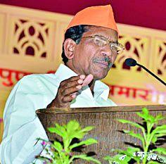 If you want to eliminate destiny, then consider the thoughts of the saints | प्रारब्धवाद घालवायचा असेल तर राष्टÑसंतांचे विचार अंगिकारा If you want to eliminate destiny, then consider the thoughts of the saints | प्रारब्धवाद घालवायचा असेल तर राष्टÑसंतांचे विचार अंगिकारा