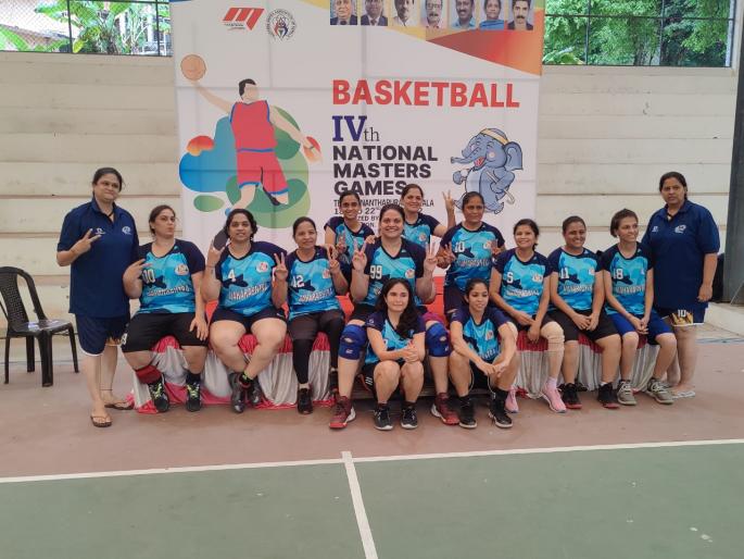 Maharashtra wins Basketball Masters Game | बास्केटबॉल मास्टर्स गेममध्ये महाराष्ट्राची बाजी Maharashtra wins Basketball Masters Game | बास्केटबॉल मास्टर्स गेममध्ये महाराष्ट्राची बाजी