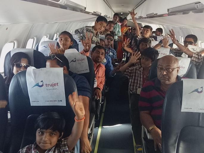 Warola students scream | वारोळ्याच्या विद्यार्थ्यांची गगनभरारी Warola students scream | वारोळ्याच्या विद्यार्थ्यांची गगनभरारी