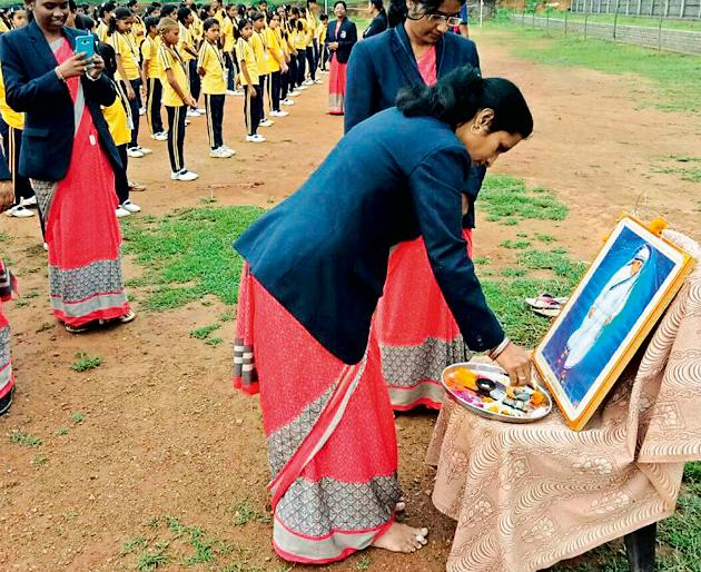 Ideal for Mother Teresa | मदर टेरेसा यांचे आदर्श समोर ठेवा