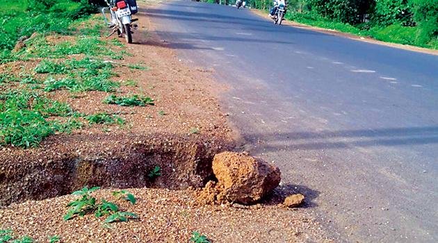 Landslide chance of accident | भूस्खलनाने अपघाताची शक्यता