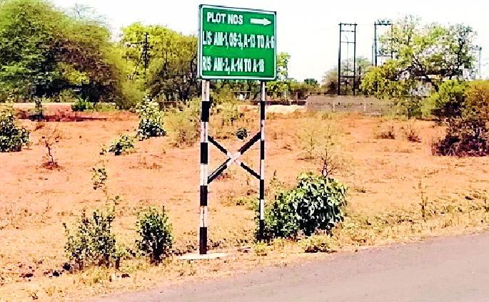 Investigation of vacant plot in MIDC | एमआयडीसीतील रिकाम्या भृूखंडाची होणार चौकशी Investigation of vacant plot in MIDC | एमआयडीसीतील रिकाम्या भृूखंडाची होणार चौकशी