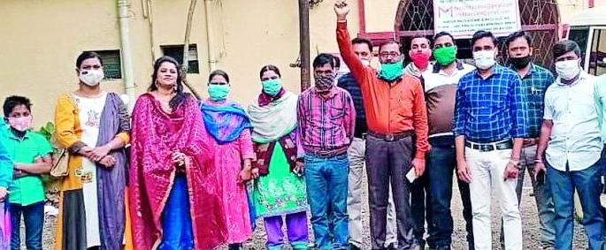 Staff strike halts work in district | कर्मचारी संपाने जिल्ह्यात कामकाज ठप्प Staff strike halts work in district | कर्मचारी संपाने जिल्ह्यात कामकाज ठप्प