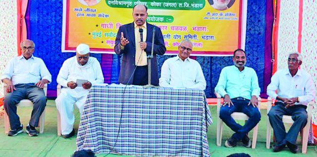 The adverse conditions show the way for success to the successors | प्रतिकूल परिस्थिती प्रयत्न करणाऱ्यांना यशाचा मार्ग दाखविते