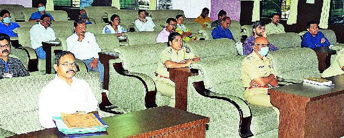 The survey team should make 10 home visits daily | सर्वेक्षण पथकाने दररोज १० गृहभेटी द्याव्या