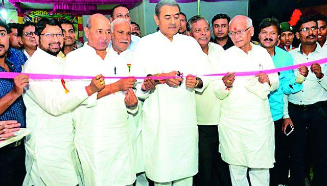 Young people should give importance to field events in the field | तरुणांनी मैदानी स्पर्धांना जीवनात महत्त्व द्यावे