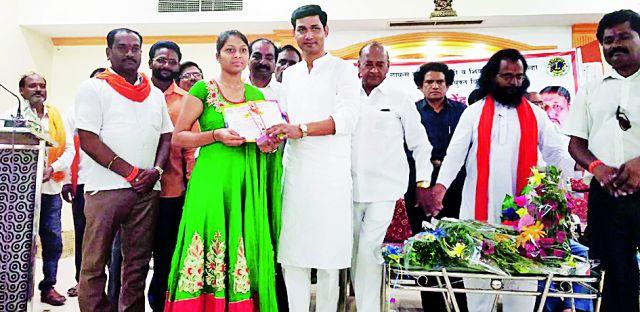 Take into account the capabilities of students! | विद्यार्थ्यांमधील क्षमता लक्षात घ्या! Take into account the capabilities of students! | विद्यार्थ्यांमधील क्षमता लक्षात घ्या!