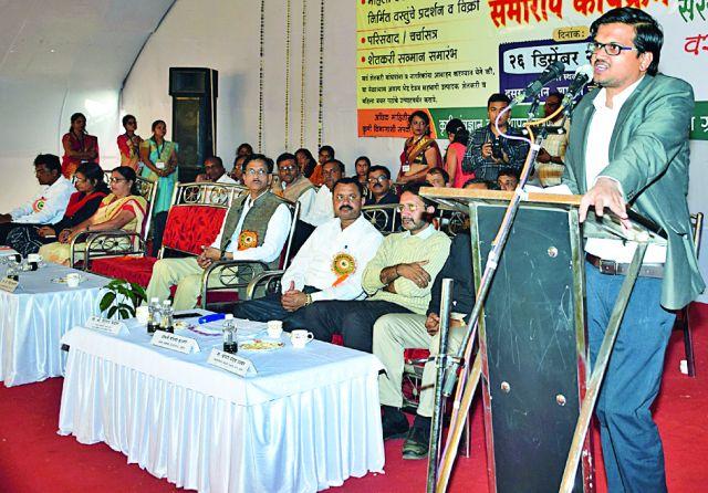 Mini Mall to be set up for the sale of savings groups | बचत गटांच्या वस्तूविक्रीसाठी मिनी मॉल उभारणार