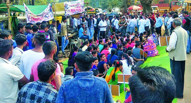 Revolutionary movement from OBC | ओबीसींनी काढला शहरातून क्रांती मोर्चा