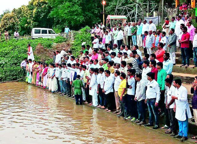 Atalji's Avasthyshalas Bhandara residents took the view | अटलजींच्या अस्थिकलशाचे भंडारावासीयांनी घेतले दर्शन