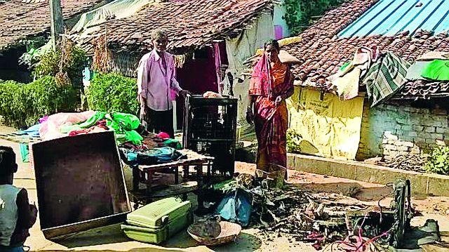 60 thousand losses in the house | खडकीत घर भस्मसात ६० हजारांचे नुकसान 60 thousand losses in the house | खडकीत घर भस्मसात ६० हजारांचे नुकसान