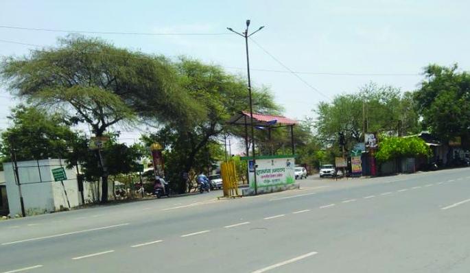 E pass rule not follow strictly ; Anyone can move through Buldhana district border | ई पास नावालाच; कोणीही यावे, टिकली मारून जावे  E pass rule not follow strictly ; Anyone can move through Buldhana district border | ई पास नावालाच; कोणीही यावे, टिकली मारून जावे