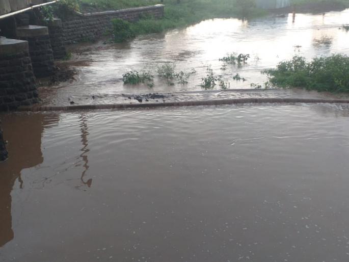 Heavy rains in Chandori, Kherwadi area | चांदोरी, खेरवाडी भागात पावसाची जोरदार हजेरी