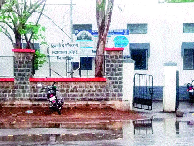 Renovations of the four court buildings | चार न्यायालयांच्या इमारतींचे नूतनीकरण