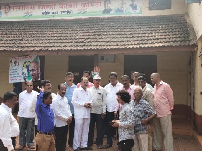 Avoid hitting the Congress office in Ratnagiri | रत्नागिरीतील काँग्रेस भुवन कार्यालयाला ठोकले टाळे Avoid hitting the Congress office in Ratnagiri | रत्नागिरीतील काँग्रेस भुवन कार्यालयाला ठोकले टाळे