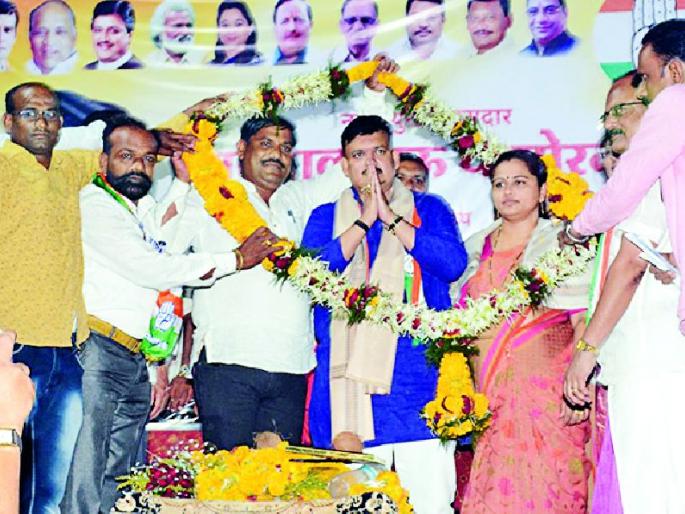 Balur Dhanorkar felicitated in the vineyards | बाळू धानोरकर यांचा वरोऱ्यात सत्कार