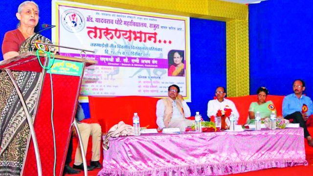 Tarunai can be socially oriented | तरूणाईने समाजाभिमुख व्हावे