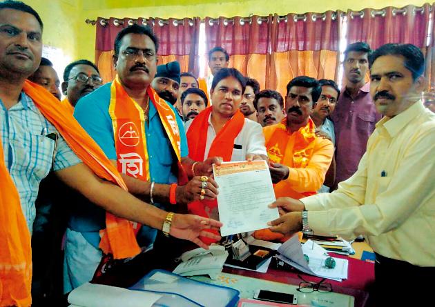 Apply for the Shivaji Maharaj Krishi Samman Yojna, just apply | शिवाजी महाराज कृषी सन्मान योजनेचे अर्ज आॅफलाईन घ्यावे Apply for the Shivaji Maharaj Krishi Samman Yojna, just apply | शिवाजी महाराज कृषी सन्मान योजनेचे अर्ज आॅफलाईन घ्यावे