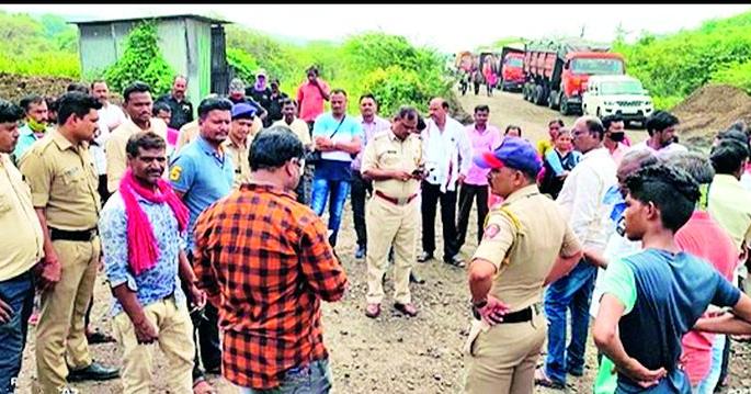 Usgaon residents blocked coal transport for three hours | उसगाववासीयांनी तब्बल तीन तास रोखली कोळसा वाहतूक