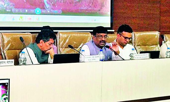 The Food Security Army's pilot project will be implemented in the district | अन्न सुरक्षा आर्मीचा पथदर्शी प्रकल्प जिल्ह्यात राबविणार The Food Security Army's pilot project will be implemented in the district | अन्न सुरक्षा आर्मीचा पथदर्शी प्रकल्प जिल्ह्यात राबविणार