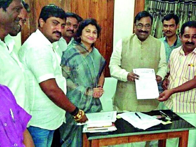 Avoid unnecessary expenditure on the budget | मनपाने अनावश्यक खर्चाला आळा घालावा Avoid unnecessary expenditure on the budget | मनपाने अनावश्यक खर्चाला आळा घालावा