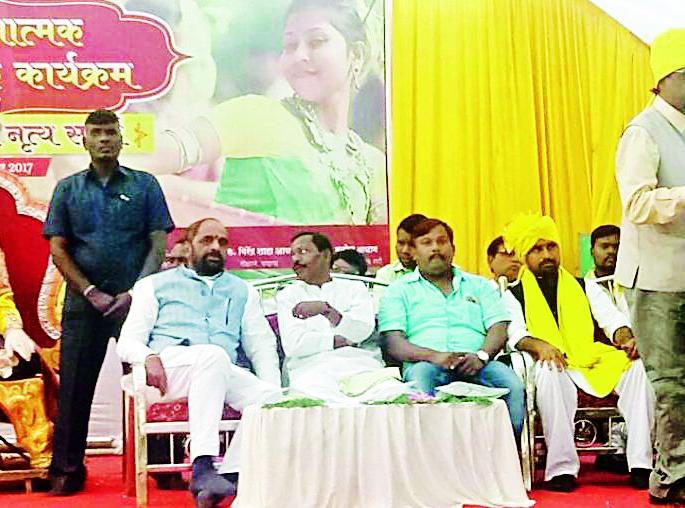 The leaders of the tribals will take the lead in solving the demands of the government | आदिवासींच्या मागण्या शासनस्तरावर सोडविण्यासाठी पुढाकार घेणार The leaders of the tribals will take the lead in solving the demands of the government | आदिवासींच्या मागण्या शासनस्तरावर सोडविण्यासाठी पुढाकार घेणार