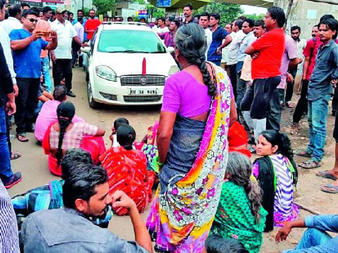 Municipal officials and businessmen | मनपा अधिकारी व व्यावसायिकात खडाजंगी Municipal officials and businessmen | मनपा अधिकारी व व्यावसायिकात खडाजंगी