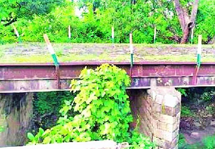 Historical Revolution in Chimura Breaks Bridges | चिमुरातील ऐतिहासिक क्रांती पुलाला तडे Historical Revolution in Chimura Breaks Bridges | चिमुरातील ऐतिहासिक क्रांती पुलाला तडे