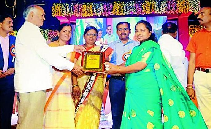 Anandvan Smart Village Award | आनंदवन स्मार्ट ग्राम पुरस्काराने सन्मानित Anandvan Smart Village Award | आनंदवन स्मार्ट ग्राम पुरस्काराने सन्मानित