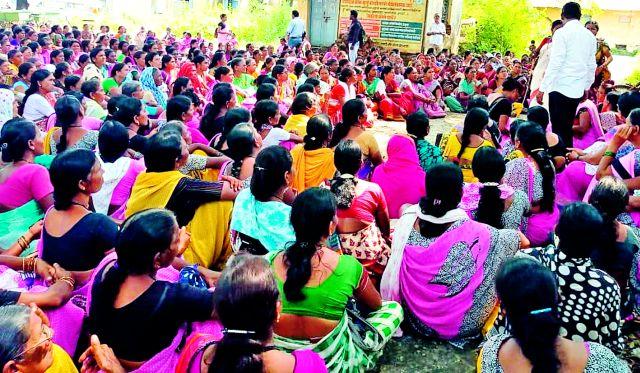 Anganwadi workers' front for different demands | विविध मागण्यासाठी अंगणवाडी कर्मचाऱ्यांचा मोर्चा