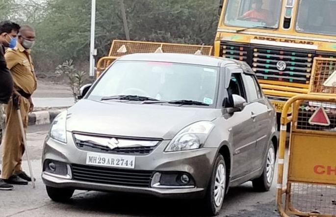 E pass is ignored; Anyone should come, go to the border in Chandrapur District | Coronavirus in Chandrapur; ई पास नावालाच; कोणीही यावे, सीमेत शिरून जावे E pass is ignored; Anyone should come, go to the border in Chandrapur District | Coronavirus in Chandrapur; ई पास नावालाच; कोणीही यावे, सीमेत शिरून जावे