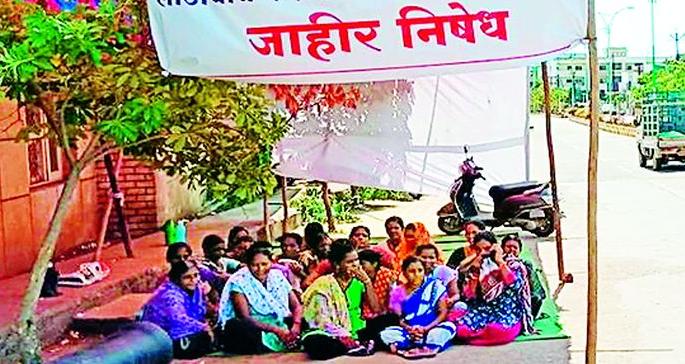 Angry women protested by the MLA of Chandrapur | संतप्त महिलांनी केला चंद्रपूरच्या आमदाराचा निषेध