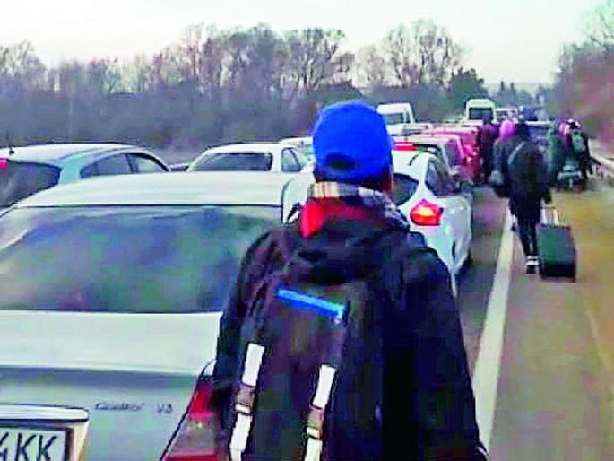 Child starvation in Ukraine; My helpless parents can't sleep here! | युक्रेनमध्ये लेकरू उपाशी; इकडे हतबल मायबापाला झोपच येईना ! Child starvation in Ukraine; My helpless parents can't sleep here! | युक्रेनमध्ये लेकरू उपाशी; इकडे हतबल मायबापाला झोपच येईना !