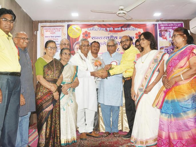 Nilu Phule Art Foundation award for social, art, music industry! | निळु फुले आर्ट फाउंडेशनतर्फे सामाजिक, कला, संगीत क्षेत्रातील कर्तृत्ववान व्यक्तींना पुरस्कार!