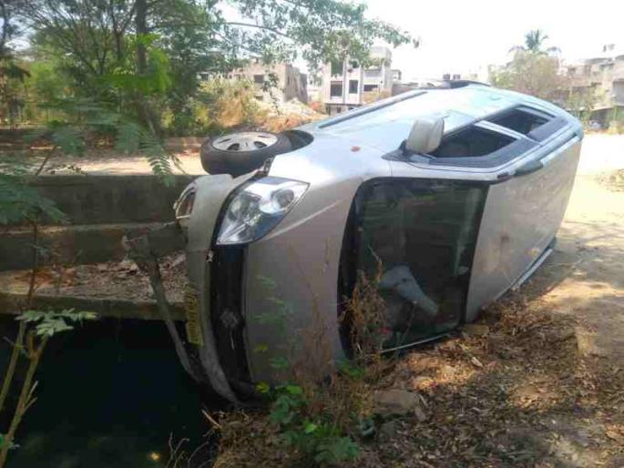 The incoming doctor was examined to save the patient | रुग्णाची तपासणी करण्यासाठी येणारे डॉक्टर बचावले The incoming doctor was examined to save the patient | रुग्णाची तपासणी करण्यासाठी येणारे डॉक्टर बचावले