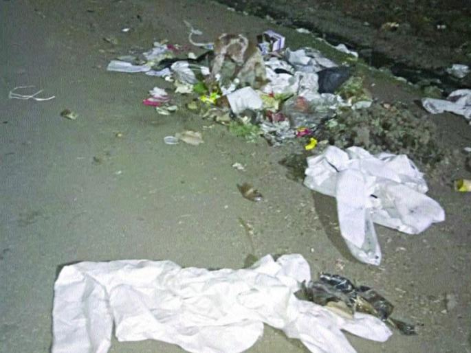 PPE kit open near Covid Center | कोविड सेंटरजवळ पीपीई किट उघड्यावर PPE kit open near Covid Center | कोविड सेंटरजवळ पीपीई किट उघड्यावर